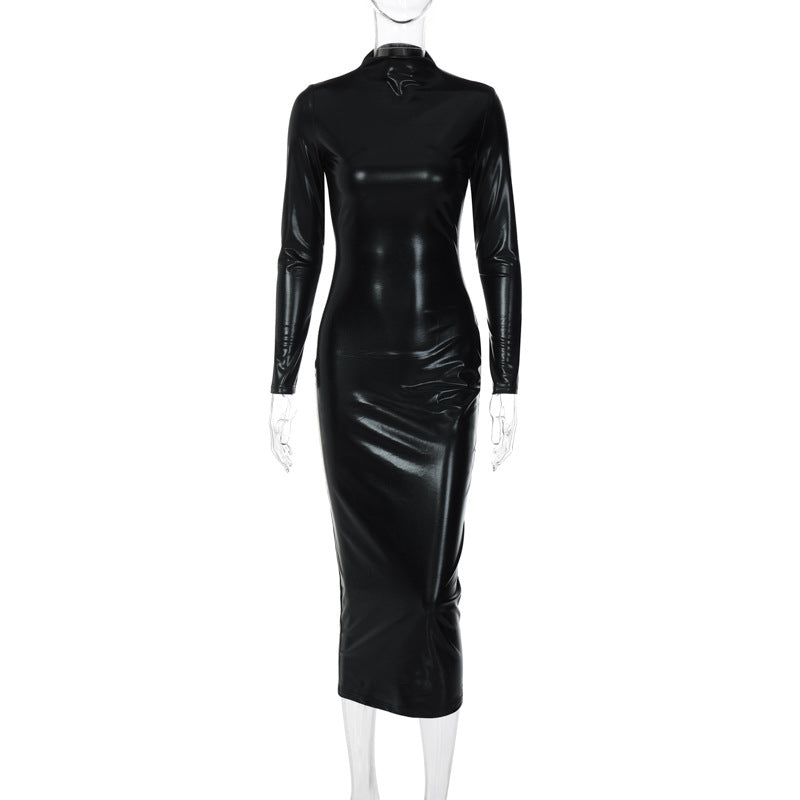 Vestido adelgazante de otoño de piel sintética de color oscuro liso