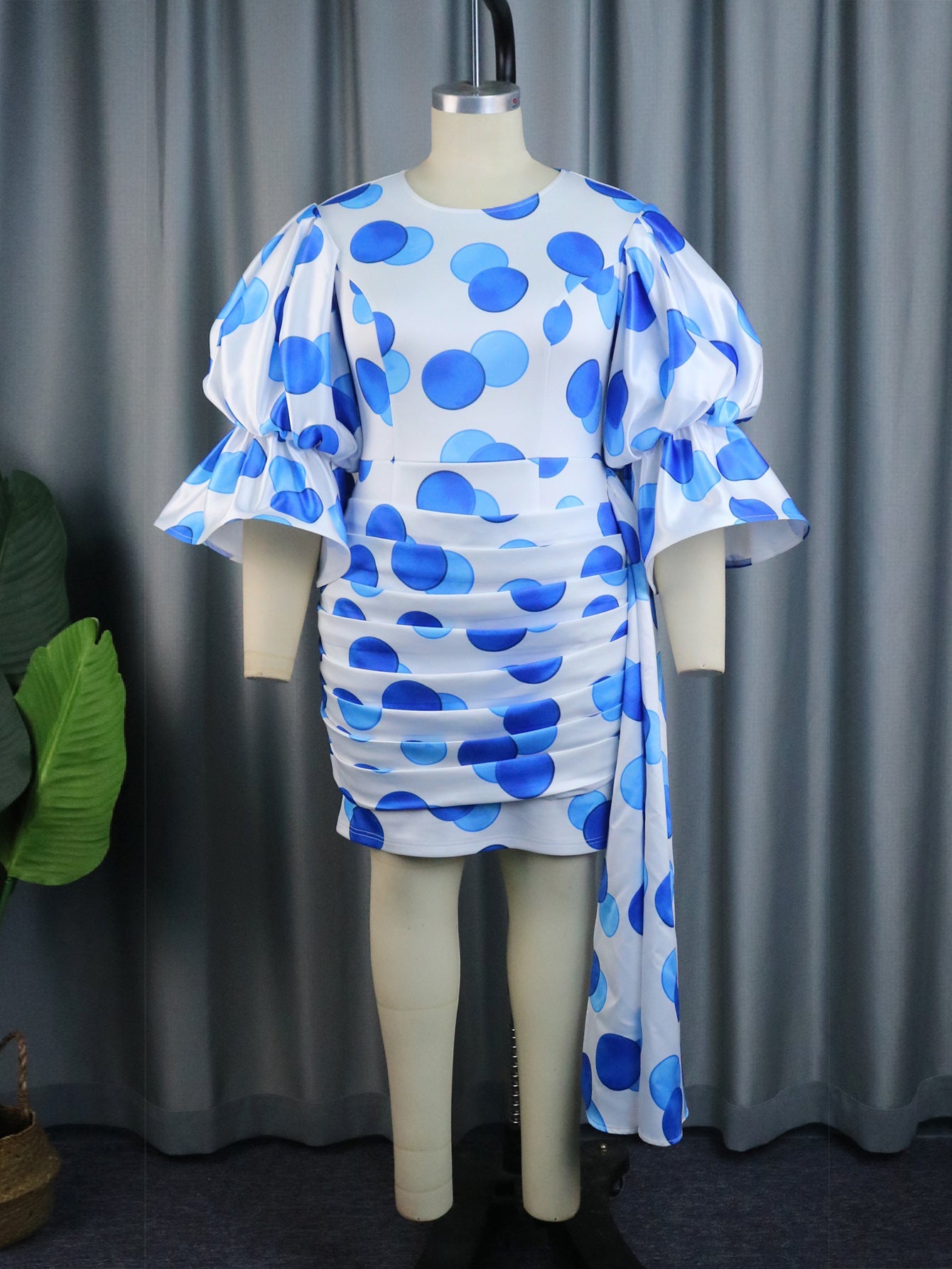 Vestido informal de cuello redondo, mangas acampanadas, lunares, cinta, plisado, a la cadera
