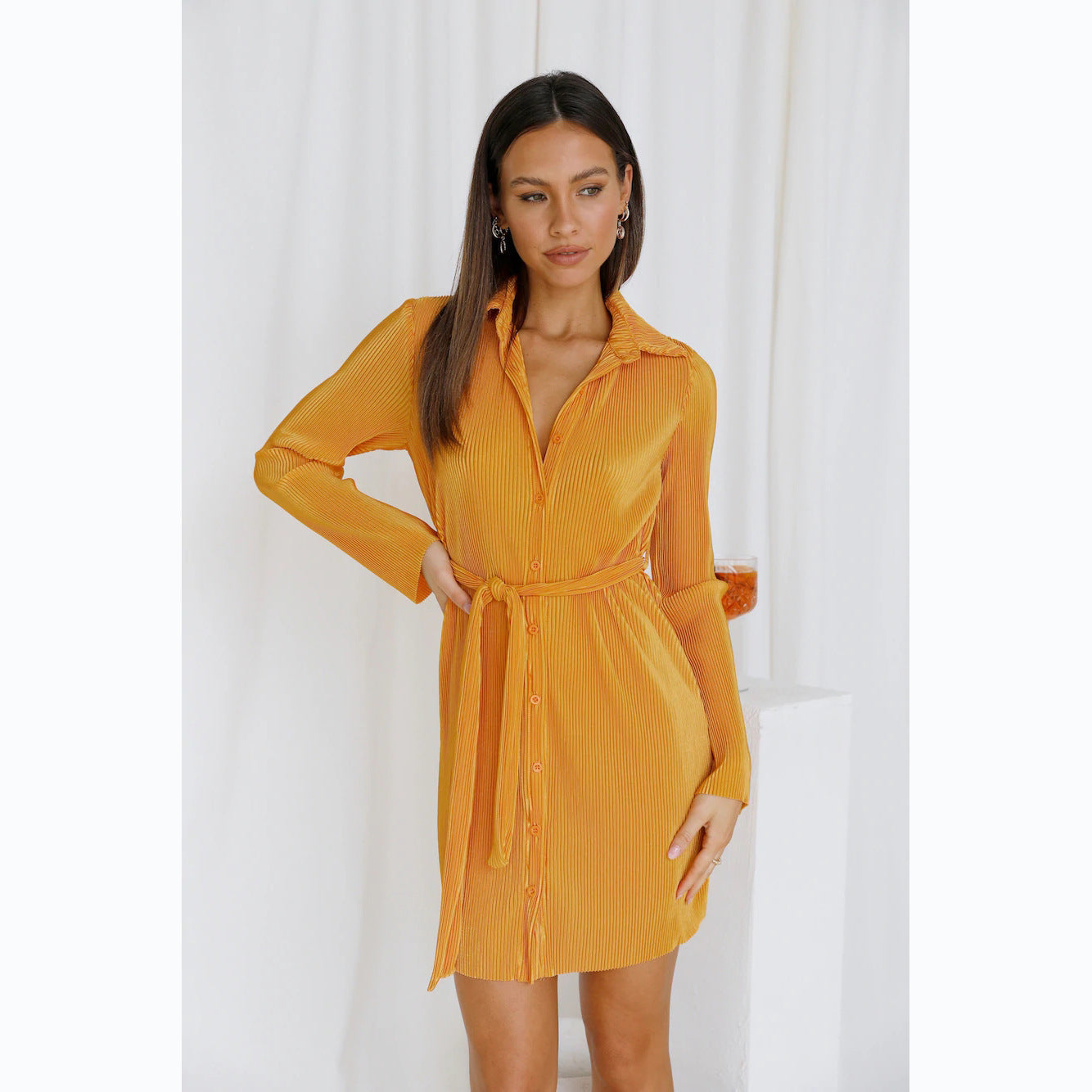 Vestido camisero plisado de un solo pecho en color liso para primavera y verano