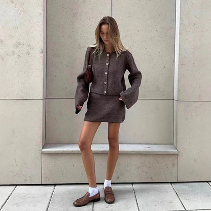 Conjuntos de lana con cárdigan, falda corta y mangas acampanadas con cuello que combinan con todo para otoño e invierno.