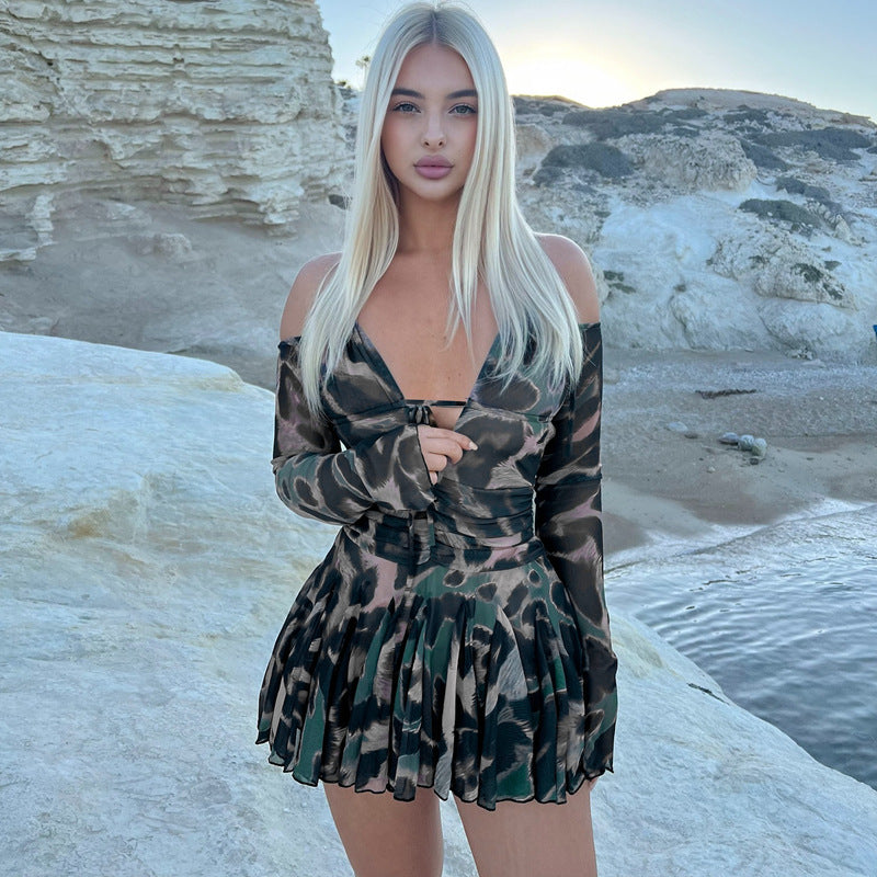 Vestido plisado con cuello halter y manga larga con estampado de patrón de ropa para mujer