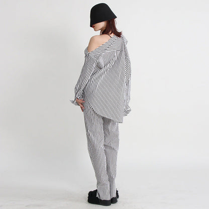 Conjunto de camisa urbana informal sencilla de otoño con múltiples bolsillos, pantalones rectos de cintura media y rayas asimétricas irregulares