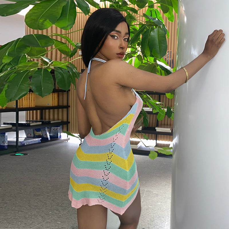 Vestido corto de lana sexy con escote halter, espalda descubierta, abertura en el pecho y color contrastante a rayas onduladas para mujer