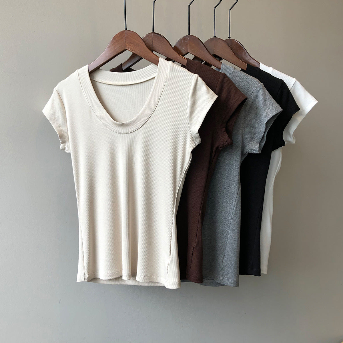 Camiseta de color liso para mujer, camiseta de verano sencilla con cuello en U, camiseta elástica adelgazante para mujer