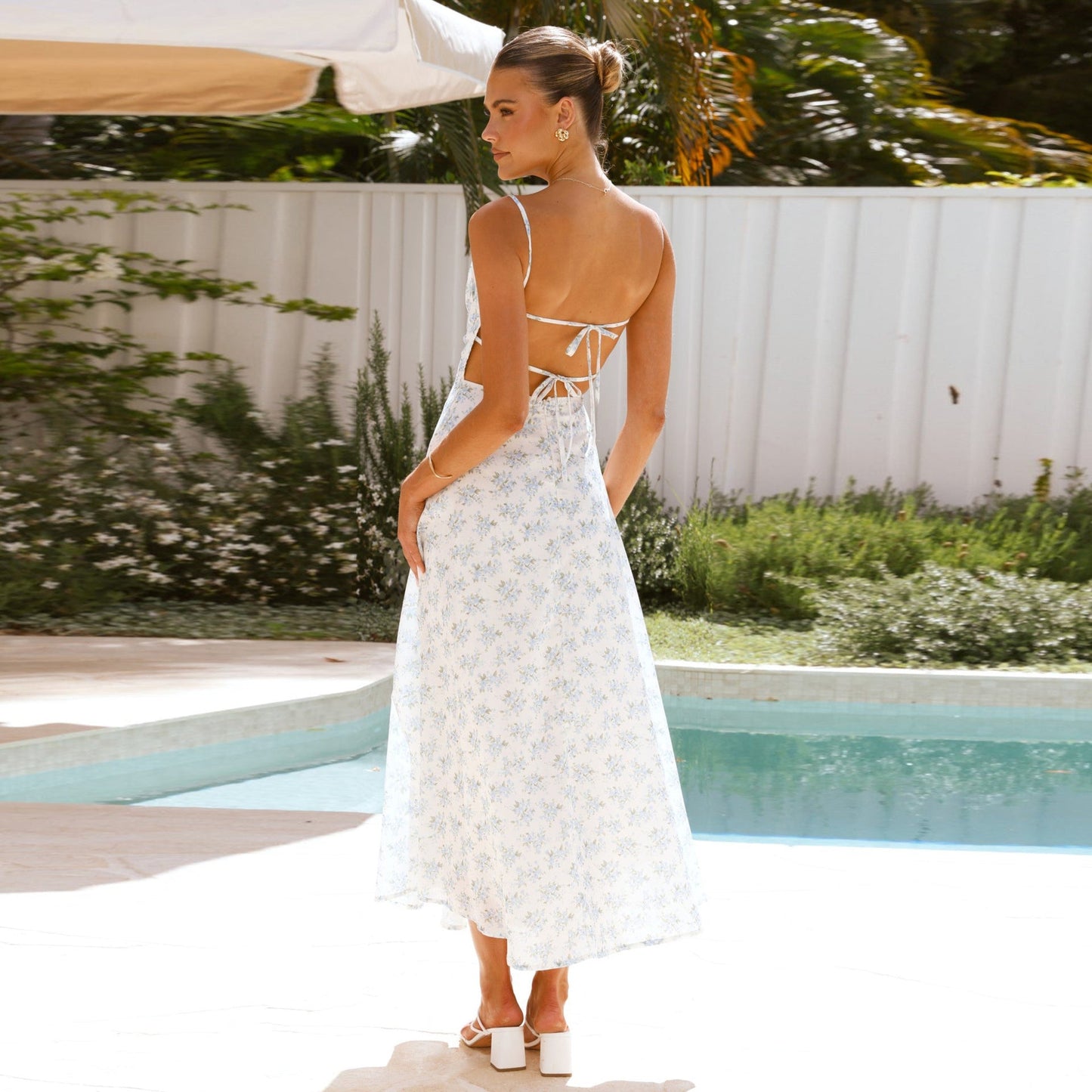 Vestido de vacaciones sexy con tirantes y espalda descubierta con estampado floral para mujer