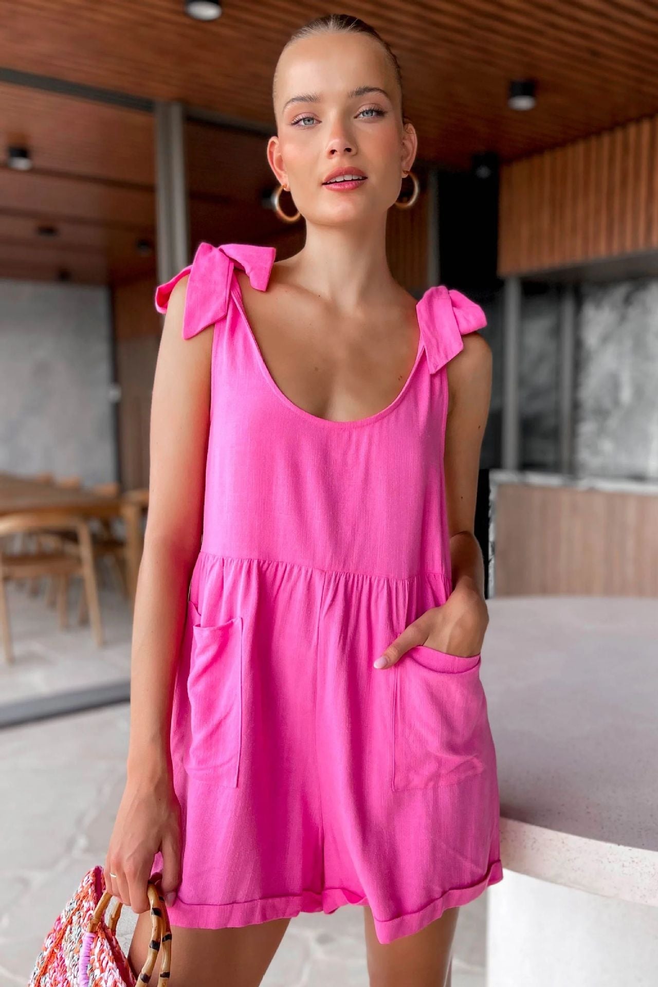 Mono informal de verano de bambú de color liso con cuello redondo, sin mangas y lazo con cintura suelta
