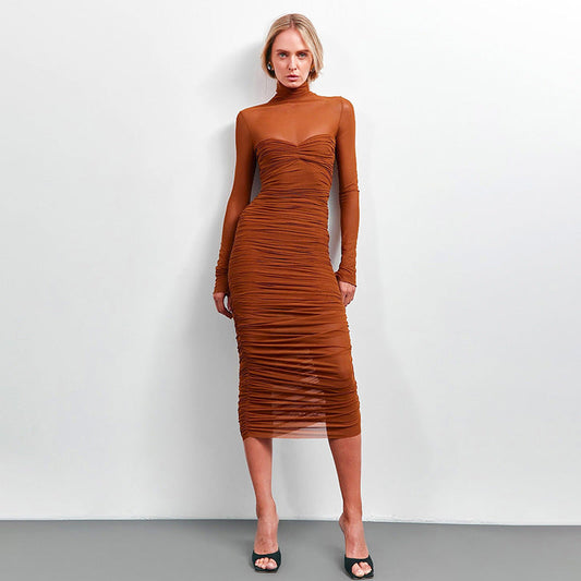 Vestido plisado sexy de manga larga con cuello alto y costuras de malla en color liso de otoño