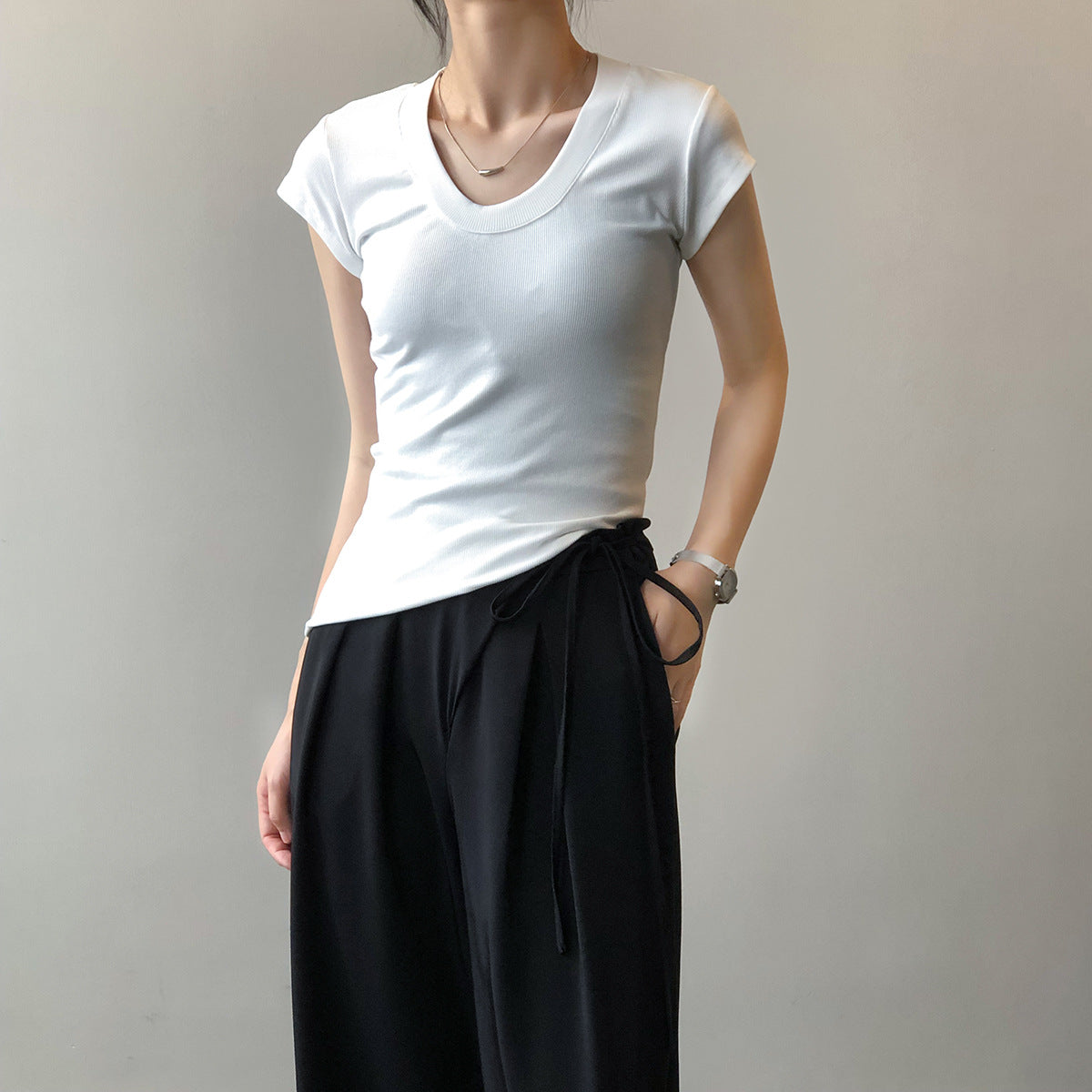 Camiseta de color liso para mujer, camiseta de verano sencilla con cuello en U, camiseta elástica adelgazante para mujer
