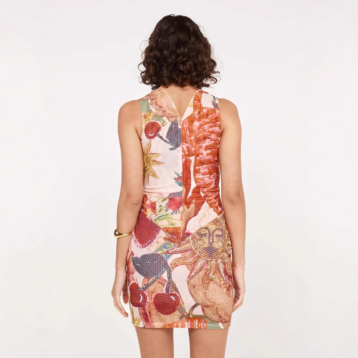 Vestido de primavera-verano con cuello halter y estampado de malla, elástico e informal para vacaciones.