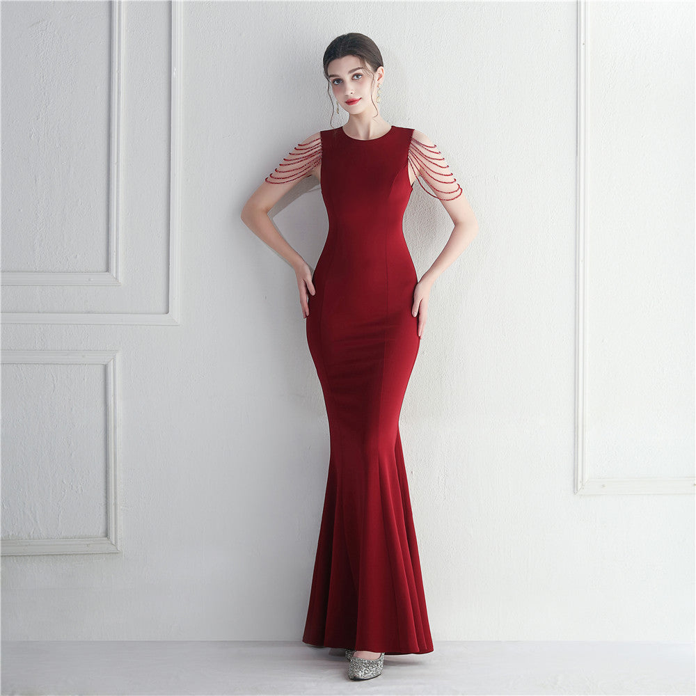 Vestido largo de cola de pez con cuentas para dama de honor invitada a la boda