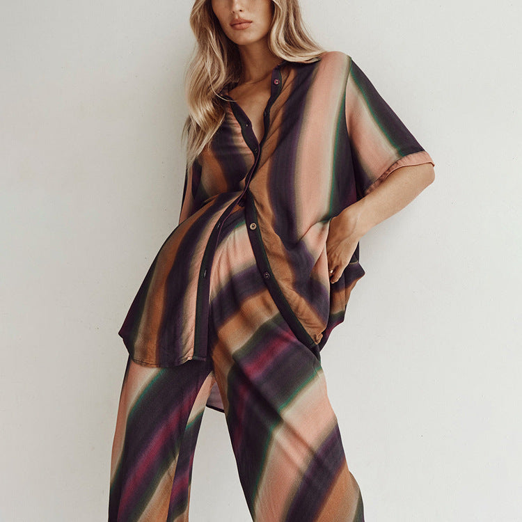 Conjunto de dos piezas de camisa y pantalones de cintura alta con estampado a rayas de manga cinco cuartos para mujer