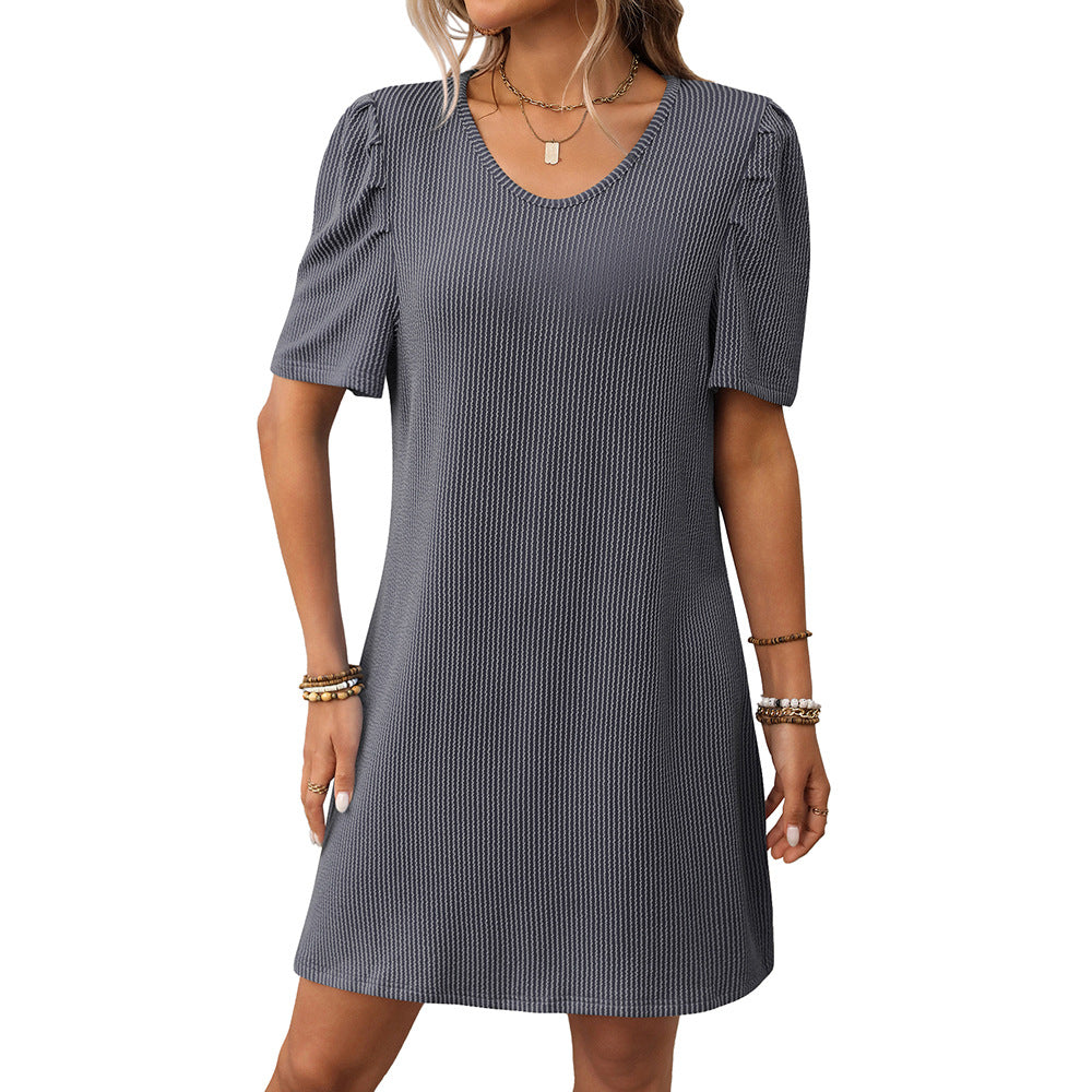 Vestido de verano para mujer con mangas abullonadas y tiras torcidas de colores contrastantes y largo medio