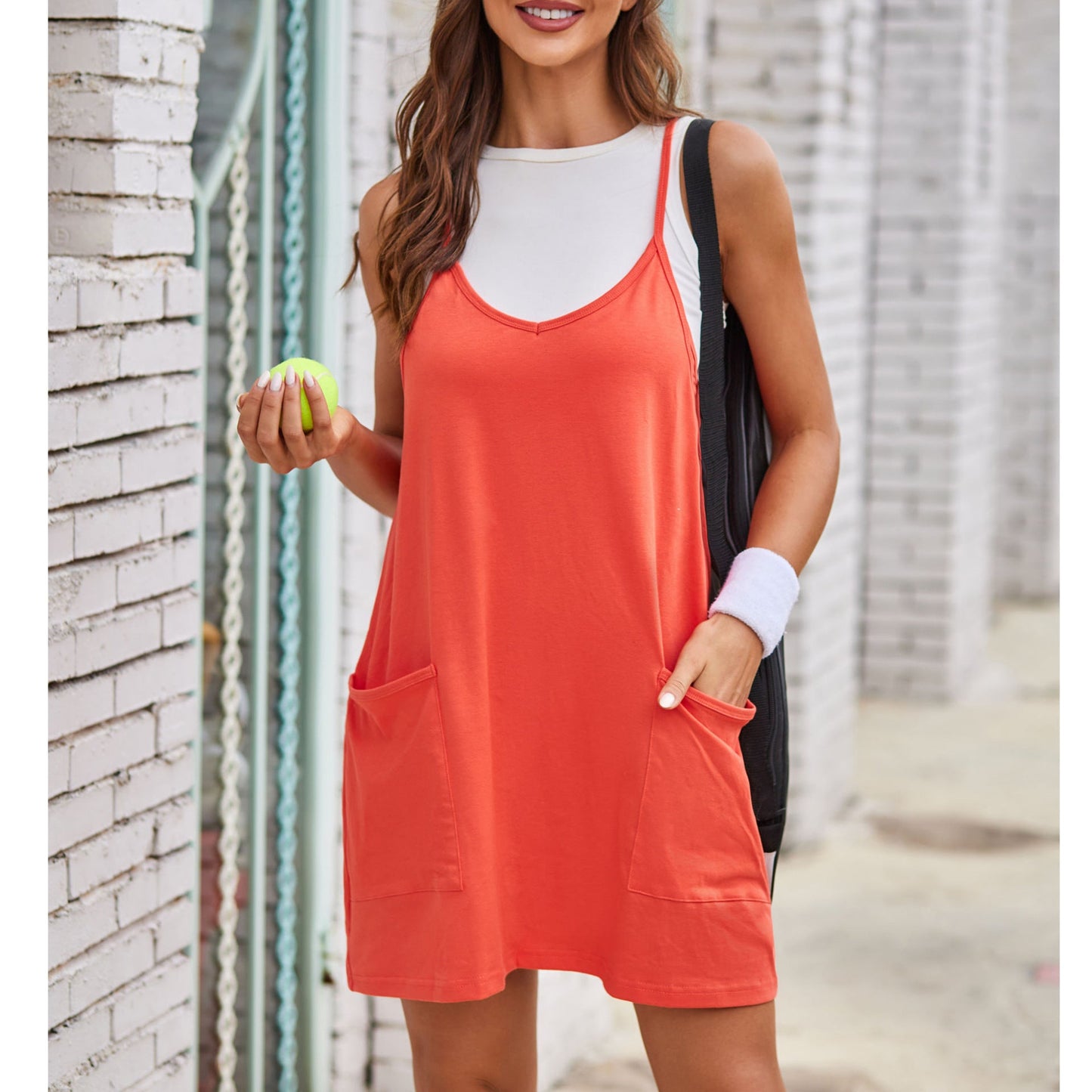 Vestido de tres piezas con tirantes y pantalones cortos con tirantes