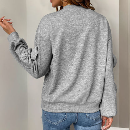 Sudadera informal de otoño con cuello redondo y costuras de lazo en gris