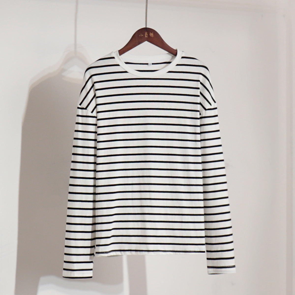 Camiseta de rayas de manga larga, de primavera, moderna, informal, salvaje, con cuello redondo, de algodón a rayas.