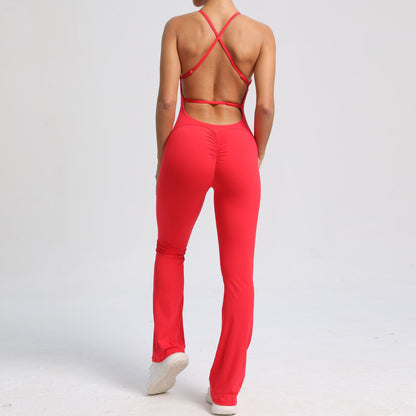 Mono de yoga de una pieza con tirantes ajustables y espalda descubierta, estilo deportivo, de color melocotón y cadera.