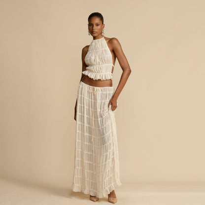 Conjunto de dos piezas de vestido plisado con orejas de madera y top de tirantes con cuello halter y cordones sin espalda