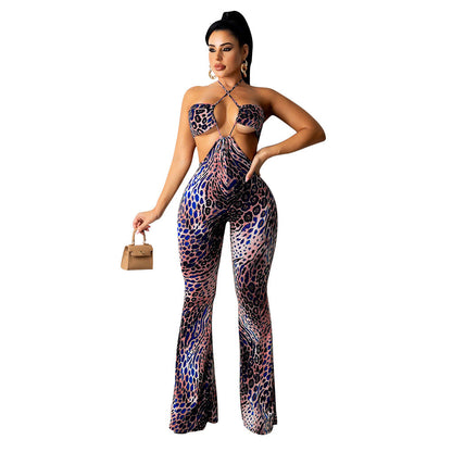 Mono sexy con escote halter y pantalones acampanados para mujer