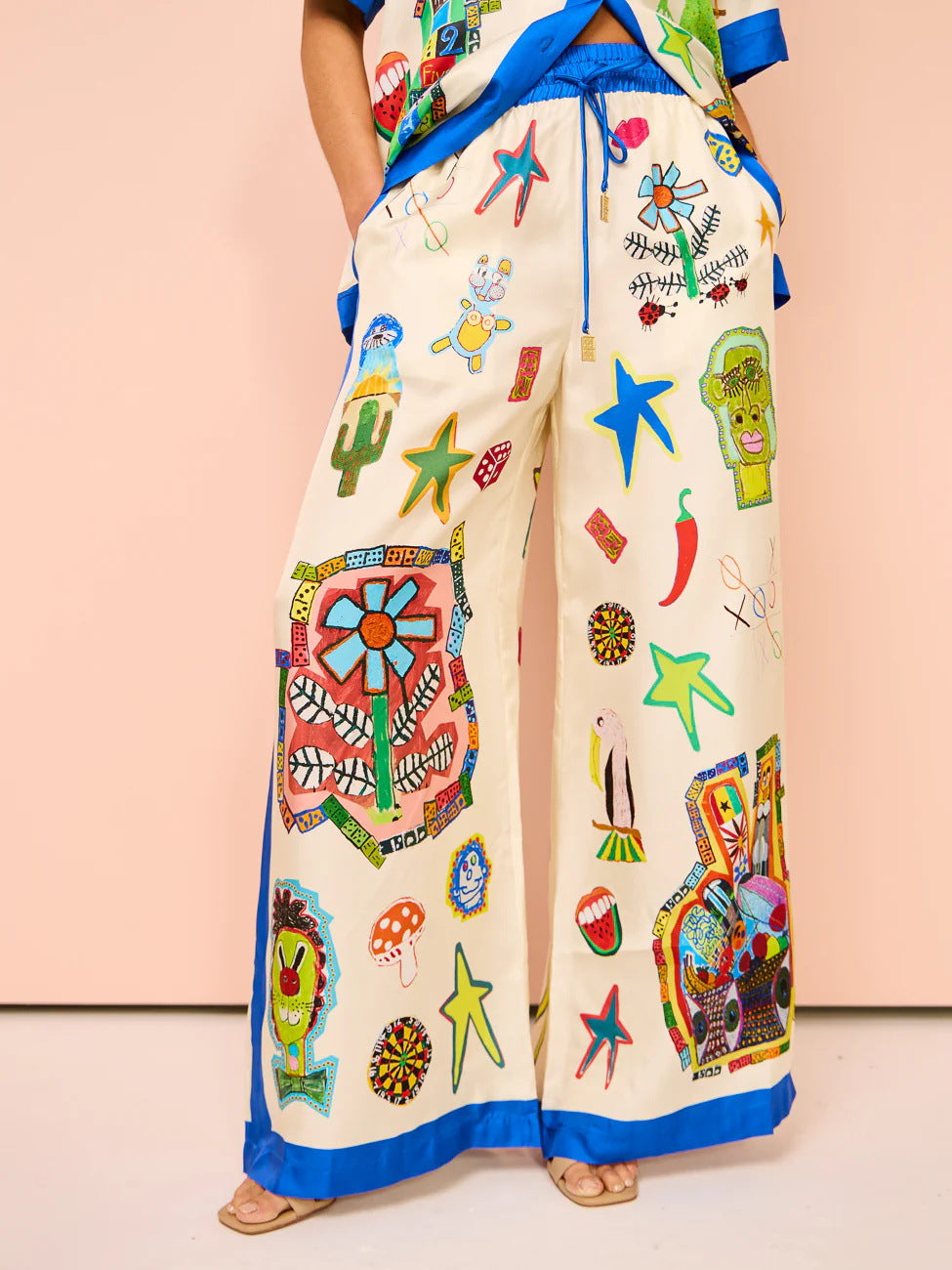 Camisa de satén con cuello y manga corta con estampado de grafiti, pantalones, traje informal de dos piezas, artesanía amplificada