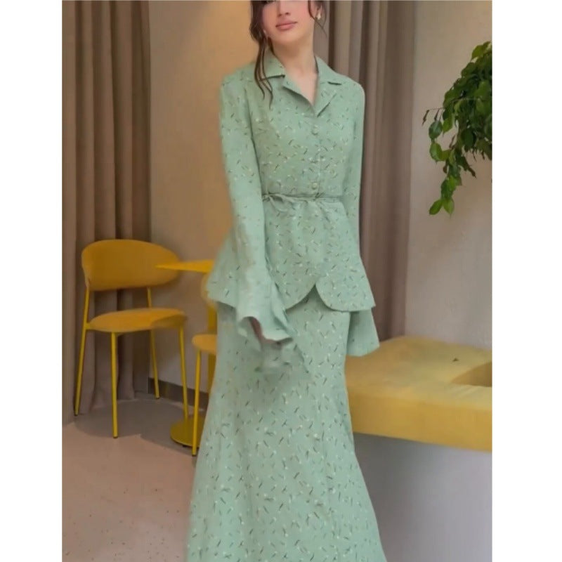 Conjunto de dos piezas de top y falda de manga larga con estampado floral pequeño para mujer
