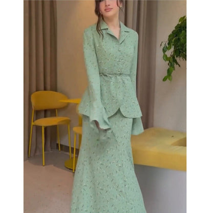 Conjunto de dos piezas de top y falda de manga larga con estampado floral pequeño para mujer