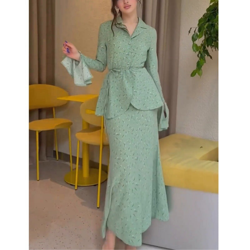 Conjunto de dos piezas de top y falda de manga larga con estampado floral pequeño para mujer