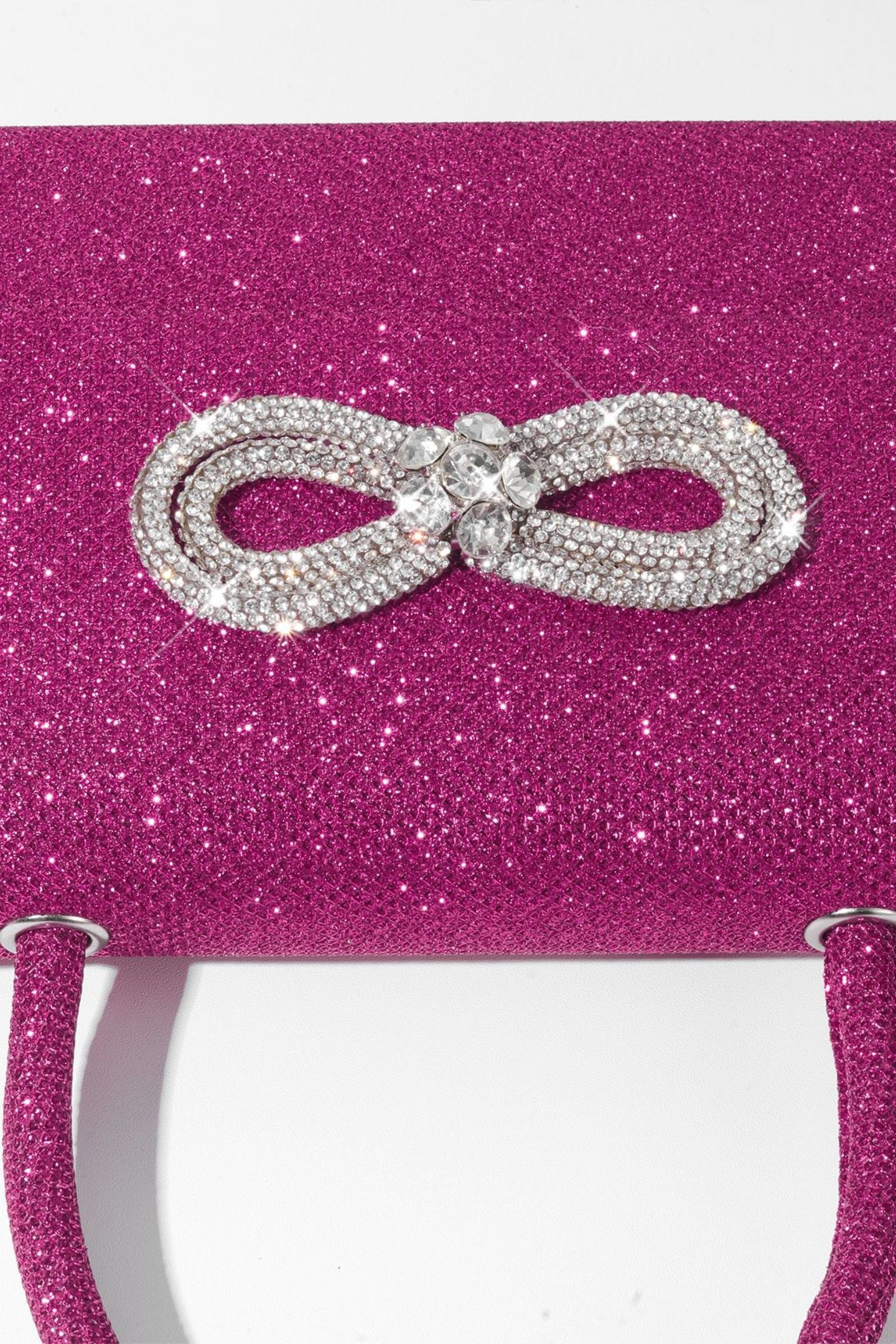 Bolso con asa de diamante y brillo metálico 
