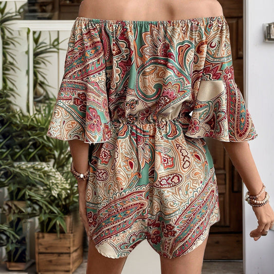 Mono de verano con hombros descubiertos y pantalones cortos estampados