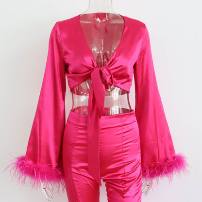 Conjunto de satén con plumas, escote en V, patchwork, sexy, con cordones, top corto, falda con abertura en la cadera, pantalones casuales