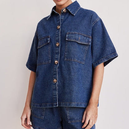Conjunto de dos piezas de camisa y pantalones cortos de mezclilla de manga corta con bolsillos sueltos estilo retro informal