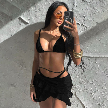 Conjunto de tres piezas de ropa interior sexy de verano para mujer con encaje y falda a la cadera