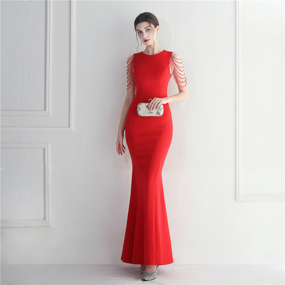 Vestido largo de cola de pez con cuentas para dama de honor invitada a la boda