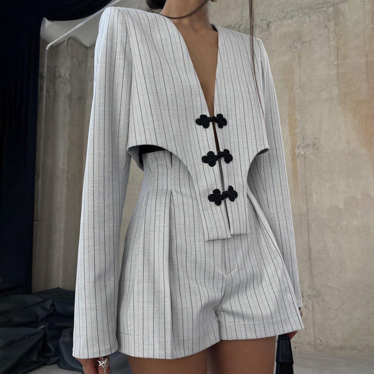 Ropa de primavera para mujer, diseño de nicho chino, chaqueta de manga larga con escote en V profundo, pantalones cortos de cintura alta, conjunto a rayas