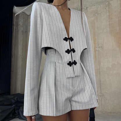 Ropa de primavera para mujer, diseño de nicho chino, chaqueta de manga larga con escote en V profundo, pantalones cortos de cintura alta, conjunto a rayas
