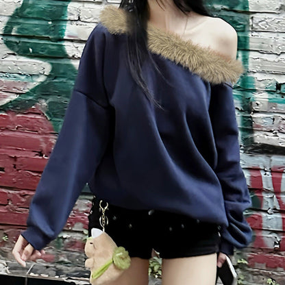Sudadera holgada con cuello diagonal y costuras peludas de estilo callejero, sexy, informal, con hombros descubiertos y mangas largas
