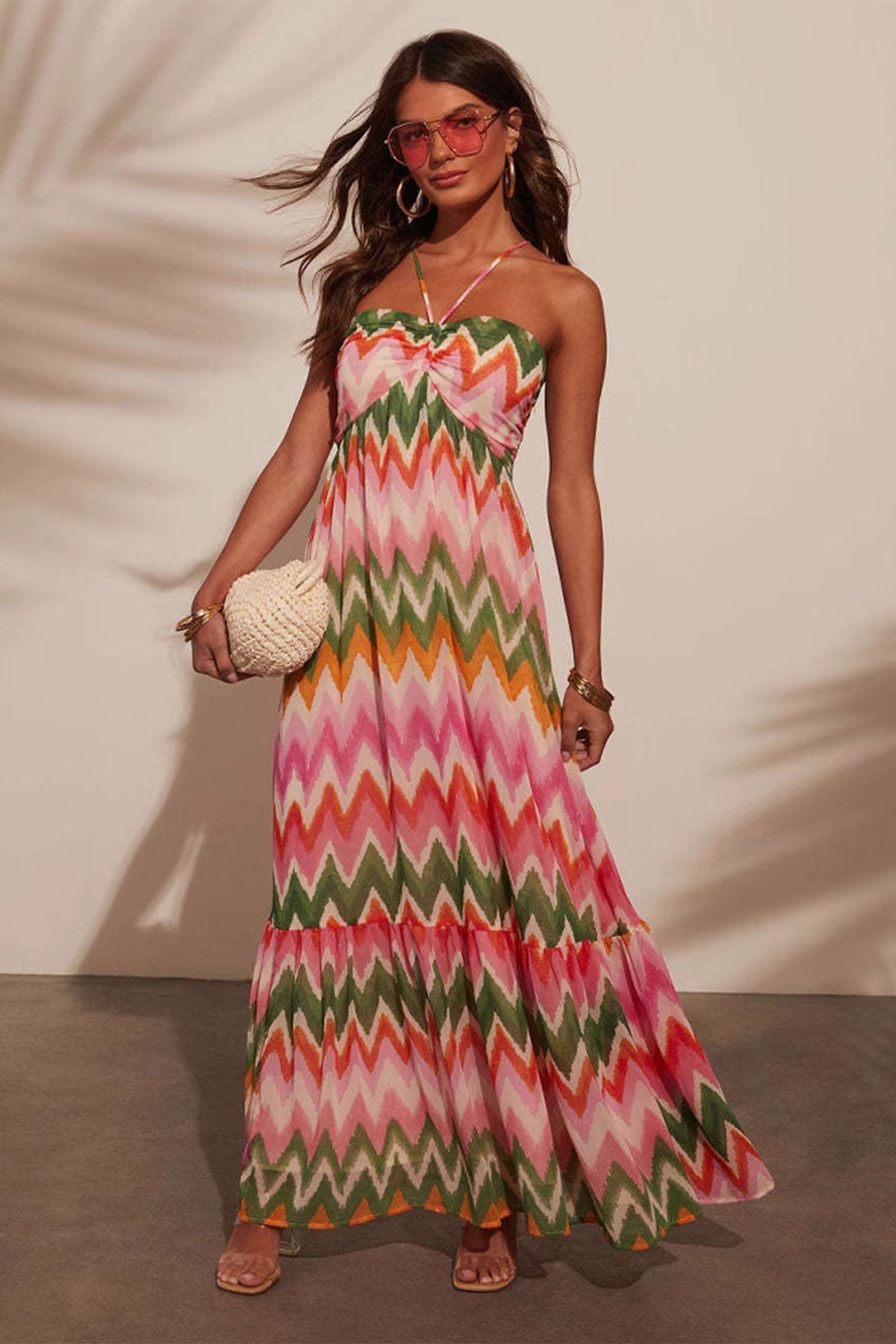 Vestido largo con tirantes finos y estampado de chevrones de Martha 