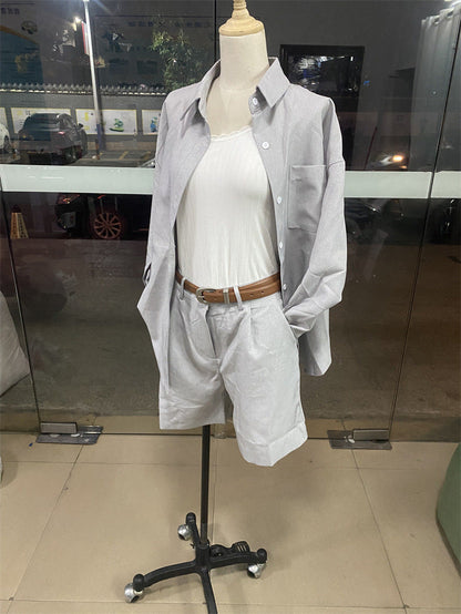 Conjunto de camisa informal de manga larga con cinturón y pantalones cortos de color liso para mujer