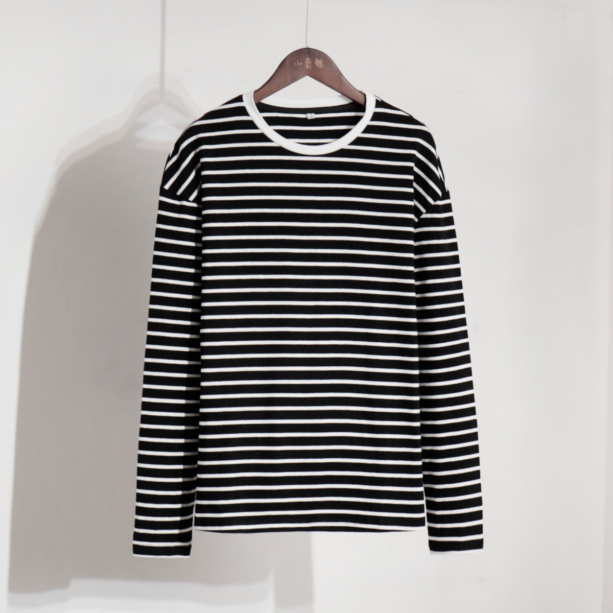 Camiseta de rayas de manga larga, de primavera, moderna, informal, salvaje, con cuello redondo, de algodón a rayas.