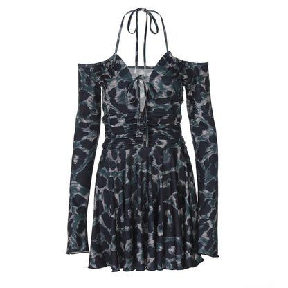 Vestido plisado con cuello halter y manga larga con estampado de patrón de ropa para mujer