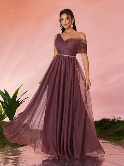 Vestido de noche ajustado, vestido largo con hombros descubiertos y aberturas, vestido formal para anfitrión de reunión anual.