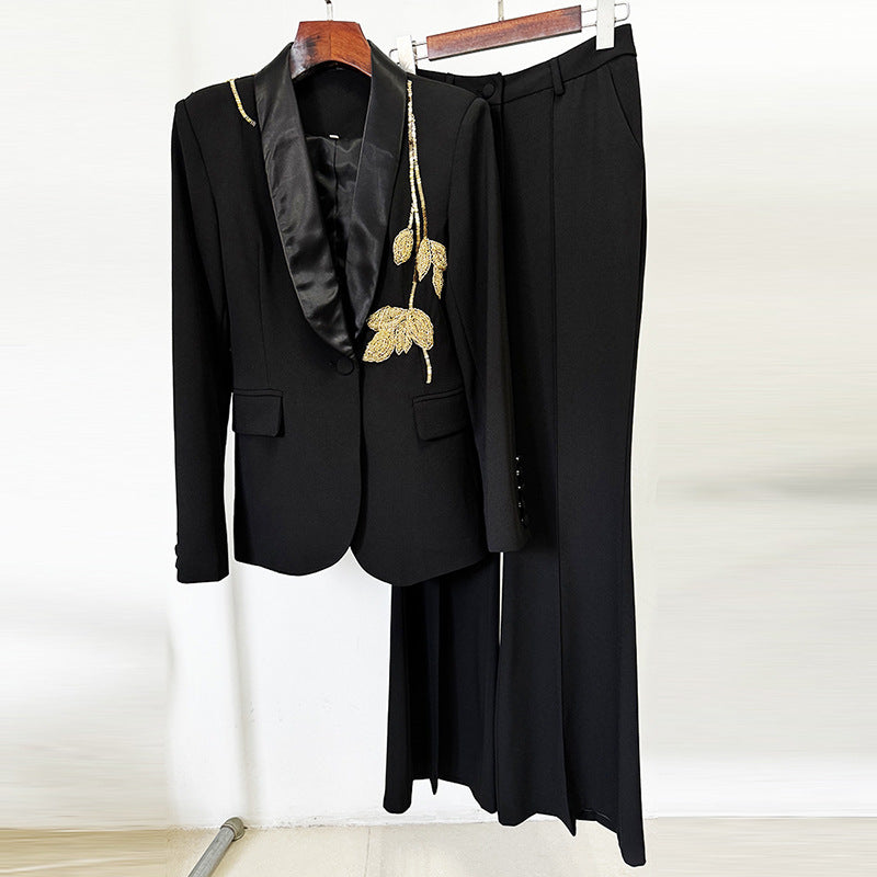 Conjunto de dos piezas de pantalones acampanados ajustados con cuentas de Heavy Industry