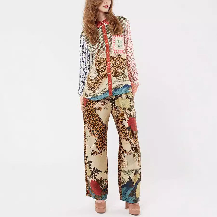 Traje informal de dos piezas con camisa y pantalones de manga larga y estampado de leopardo para vacaciones