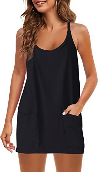 Vestido de tres piezas con tirantes y pantalones cortos con tirantes