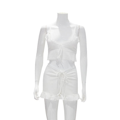 Ropa de mujer, ropa de verano, traje de calle, hipster, color sólido, sin mangas, chaleco con hombros descubiertos, pantalones cortos con ribete de encaje, algodón