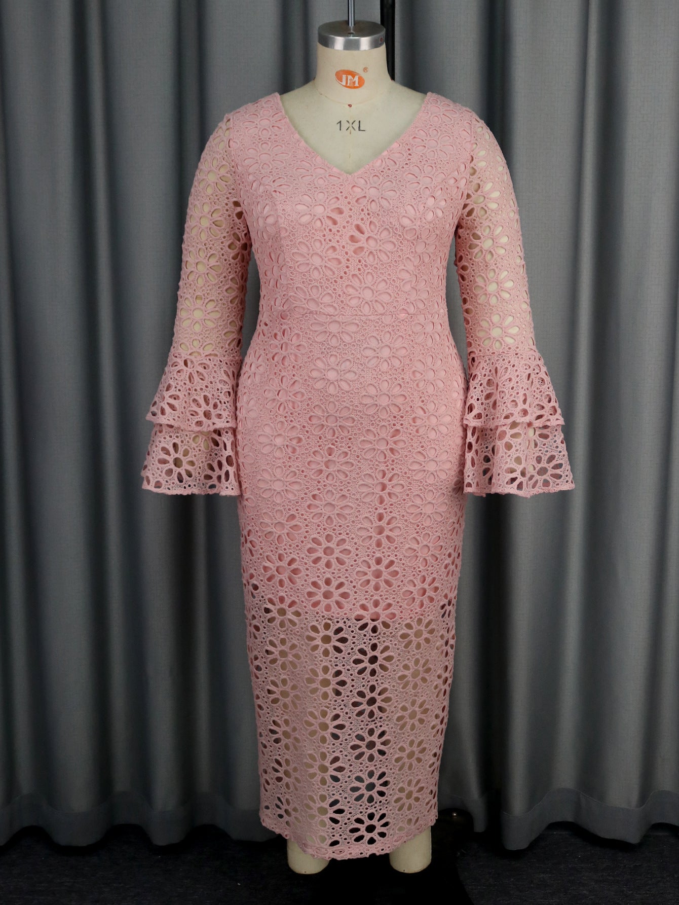 Vestido de encaje con mangas acampanadas para cenas de mujer