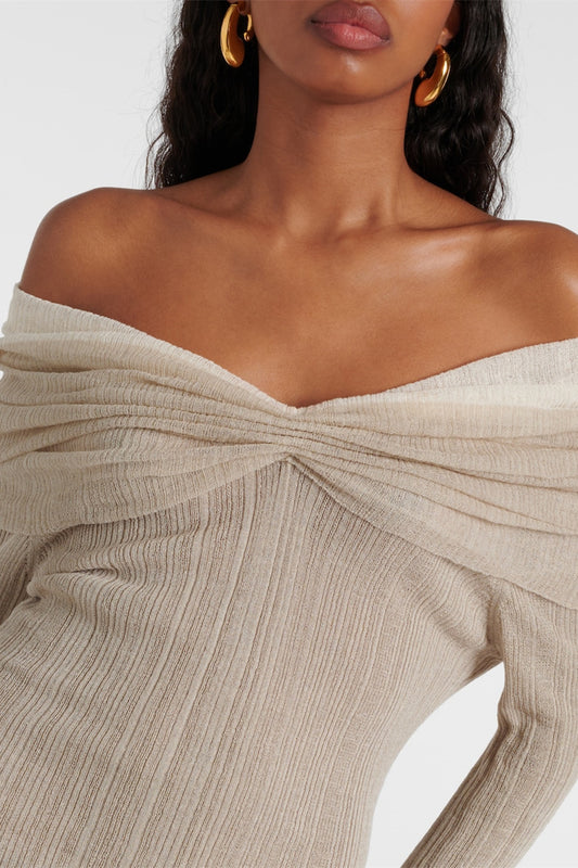 Vestido corto de punto acampanado con hombros descubiertos Elma 