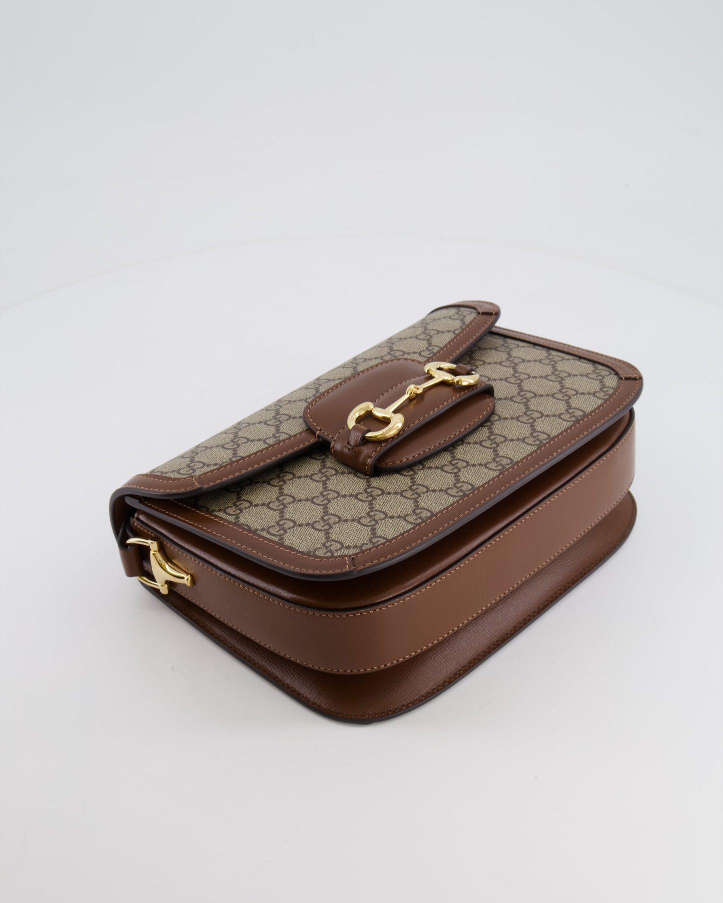 Gucci Horsebit 1955 Medium Shoulder Bag in Beige/Dark Brown GG Supreme Monogram Canvas & Brown Leather Trim with Gold Hardware RRP £2,400