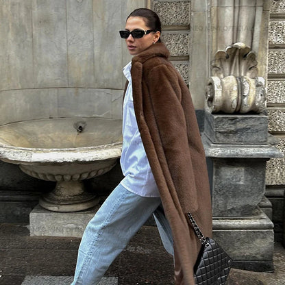 Abrigo de piel sintética de visón de lujo para invierno, chaqueta larga de marca icónica para mujer, abrigo cálido de estilo urbano con ganchos de cristal