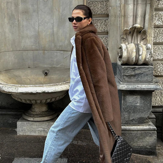Abrigo de piel sintética de visón de lujo para invierno, chaqueta larga de marca icónica para mujer, abrigo cálido de estilo urbano con ganchos de cristal