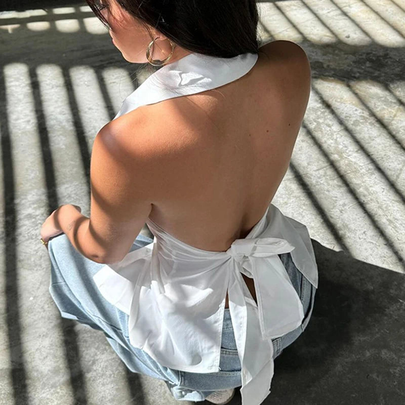 Camiseta blanca sexy con cordones y espalda descubierta para mujer, sin mangas, con cuello vuelto, botones y estilo chic.